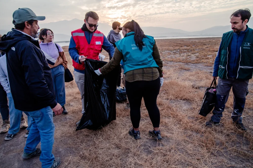 Actividad de voluntariado ecológico Nueva Acrópolis